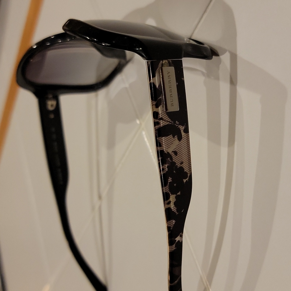 Burberry sunglasses